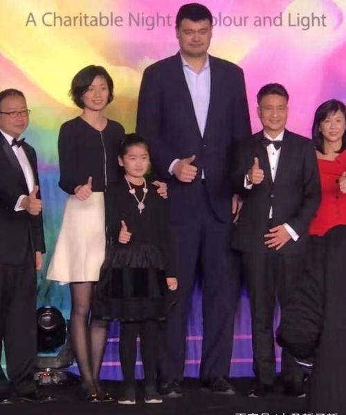 姚明全家近况姚明体重近400斤女儿身高接近1米6