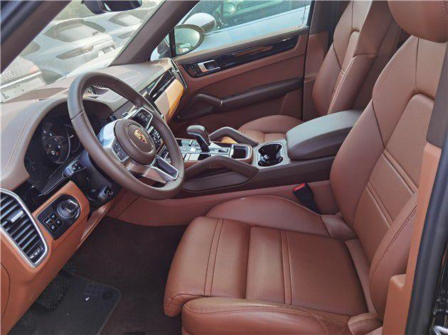新款保时捷卡宴coupe月光蓝松露棕内饰