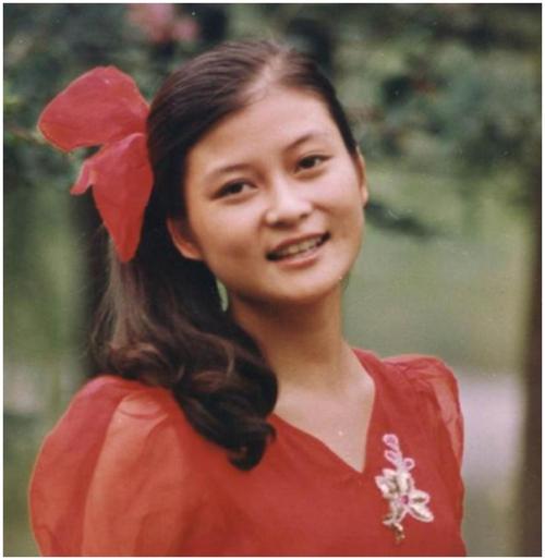 歌手朱晓琳:15岁靠一首歌爆红,隐退经商,失败后至今仍