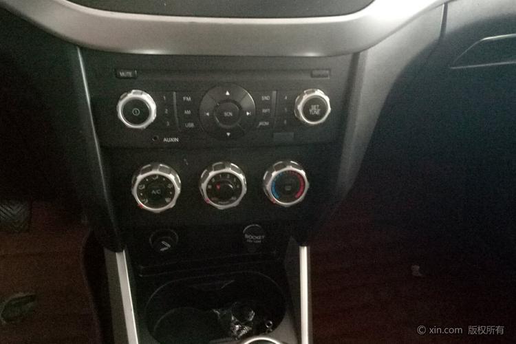 中华v3空调调节区