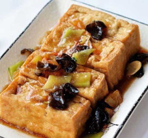 淄博豆腐箱是博山传统名吃. /p