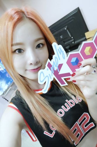 [exid][新闻]160617 美美的后台自拍出炉 exid今天也努力奔跑!