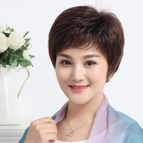 四五十岁女人就别瞎烫头了!搞不好会老气,这几款让你年轻10岁