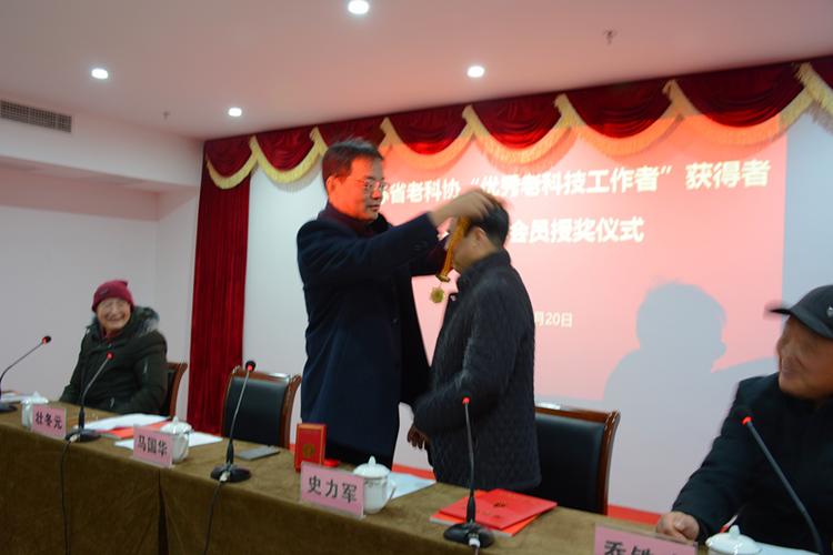 与会会员在史力军事迹的激励下,认为在努力学习政治时事和现代科技