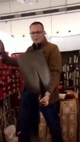 【买鞋哥】如果卖鞋哥鞋子倒着卖会发生什么样的事?
