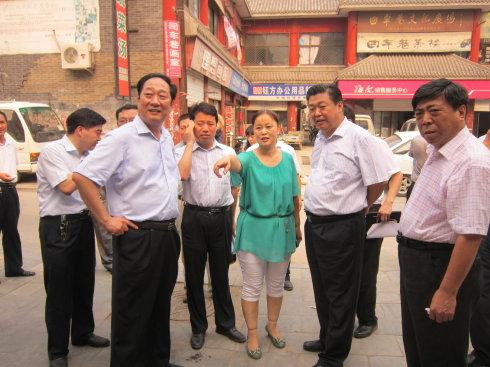 在名城保护工作中,邯郸市副市长武金良,丛台区区长靳禄兵,副区长