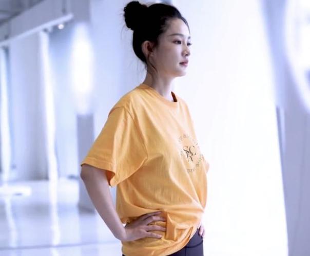 李沁穿上练功服拍照姿态优雅一字马毫无畏惧被人喜爱