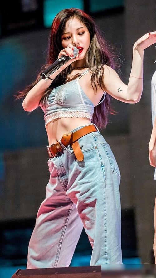 尽管韩女星新人辈出,但看到金泫雅曾经的舞台照,还是觉得好强势