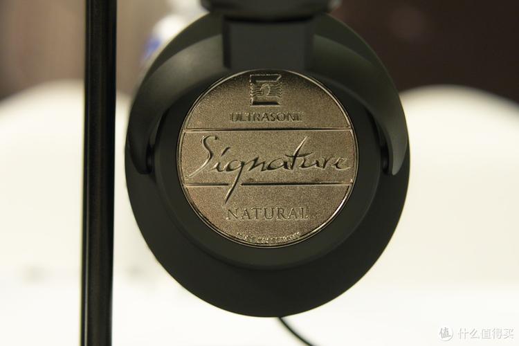 和旗舰master一样,signature natural同样使用了40mm镀钛振膜,灵敏度