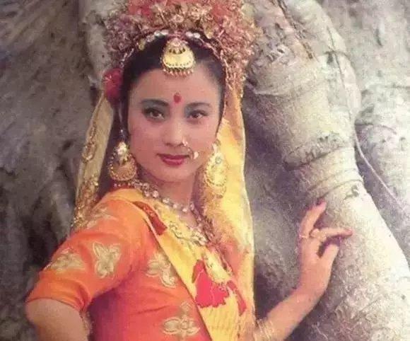 民族舞蹈 因此有一种"小家碧玉"的古典美感 李玲玉 在《西游记》里 最