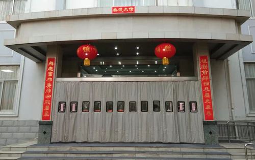 该对联已于阴历二十八挂于省委南院机关食堂大门两侧.