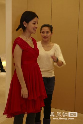 胡可肚子非常明显,知情人曝她已经怀孕五个月