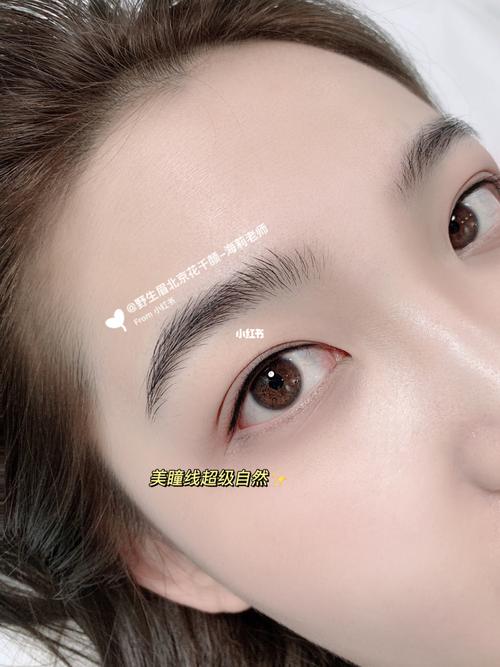 美瞳线是一种形成半持久性妆容的方法,给面部妆容一种画龙点睛的作用