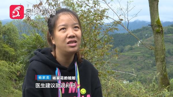 2020年,女孩家在芝麻镇政府以及村委会的帮助下办了低保,搬了新房.