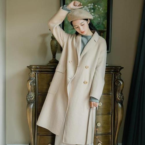 杏色和米白色的区别