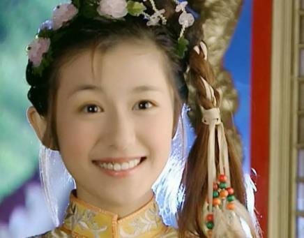 她三岁就开始拍戏,演技也获得了观众认可,佟童凭借《少年大钦差》中的
