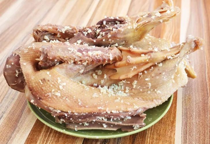 蒜蓉鸭小郑香辣鸭面地址:沙建镇沙建村渡船头由水煮鱼,清蒸鱼,红烧鱼