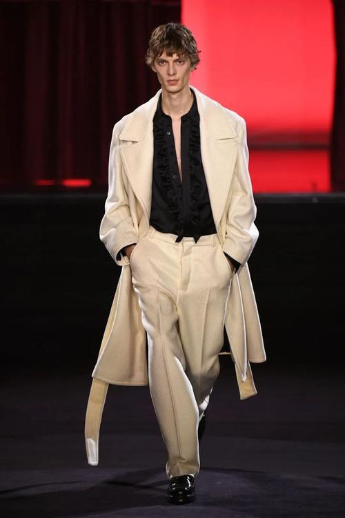 德国时尚男模登上日本版《vogue》封面!|走秀|vogue