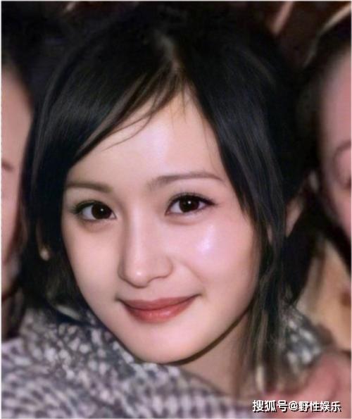 杨幂青春期叛逆照片曝光!打十个耳洞还带脐环,,真不愧是幂姐_性格