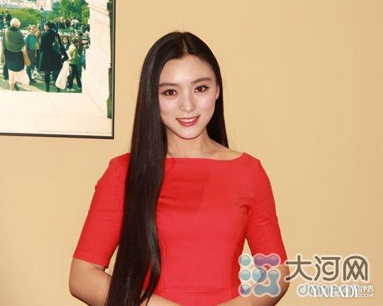 王亚楠说:"这次回郑州也是为了工作,要拍一部自己担任女主角的微电影