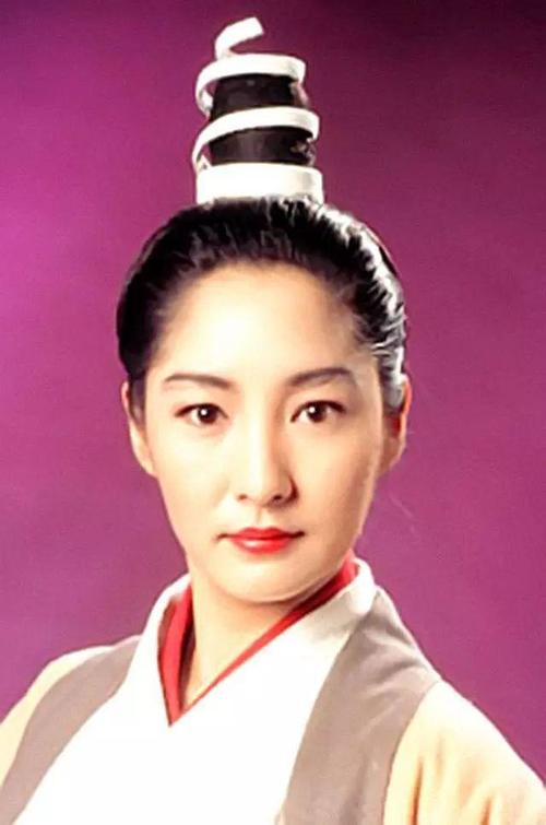 时隔26年奢侈品把李莫愁同款搬上时装秀这操作太洋气了