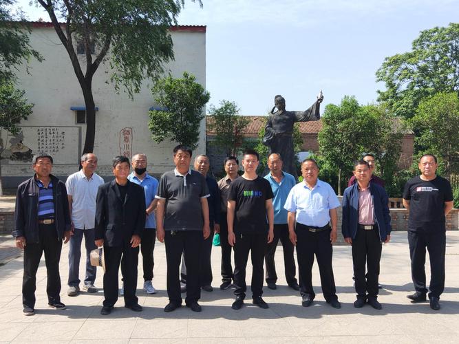 武安市胡峪村党支部书记王胜利到肥乡区参观美丽乡村建设