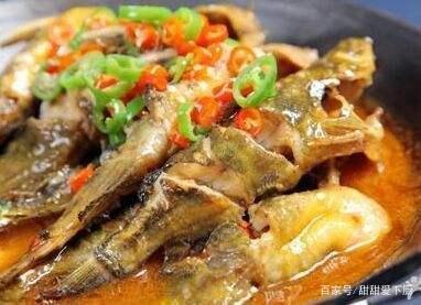 像泥鳅一样的黄骨鱼,简单焖煮,鱼肉又嫩又滑,孩子太爱