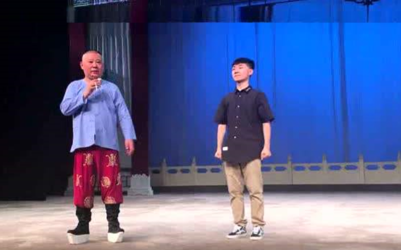 京剧神童陶阳,即是郭德纲的干儿子,又是郭德纲唯一的知音