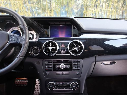 图片库 奔驰 奔驰glk 中控方向盘 2013款 glk300中控方向盘  速度3秒