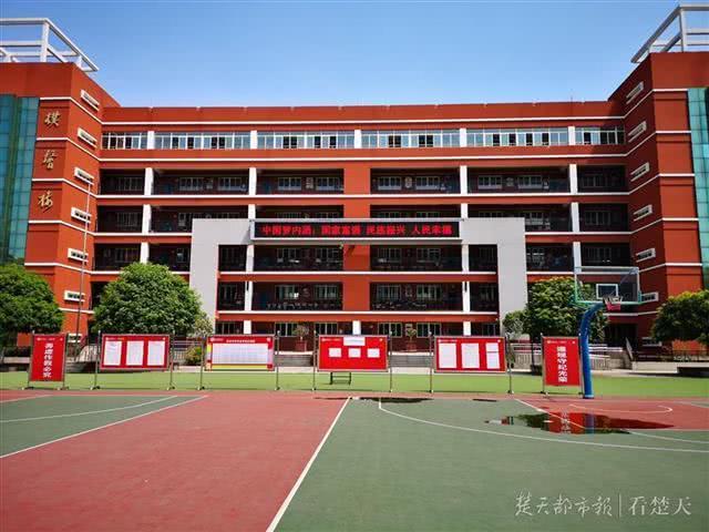 武汉中学把调考当高考来规范!提醒学生注意事项