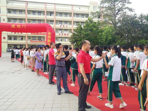 化州市中垌中学助力2020年初二考生"乘风破浪"
