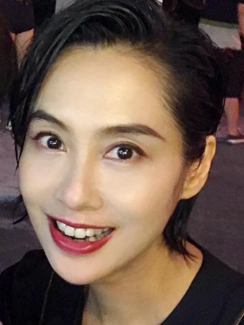 朱茵近照状态被赞,48岁依旧是不老女神,笑容甜美似少女!