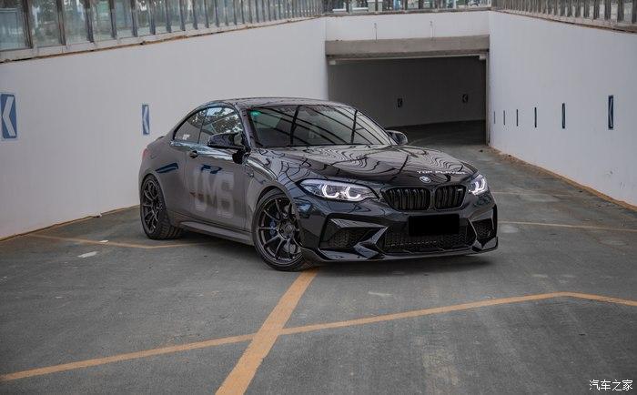 一台可以横着走的的小怪兽 宝马m2c