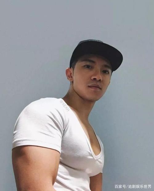 这样肌肉男胸肌你见过吗?