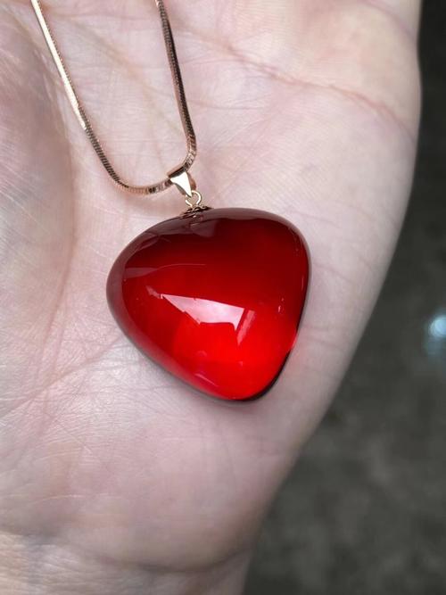 血珀_自然色_18k金_吊坠_时尚_配饰