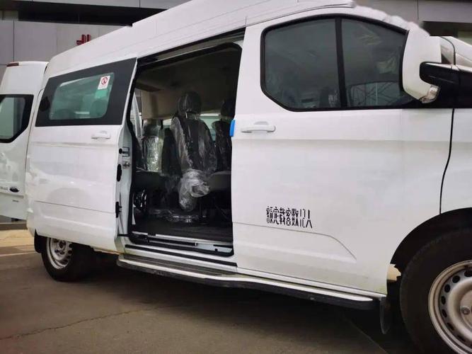 福特新全顺12座商旅填补嘉兴客车区域空白