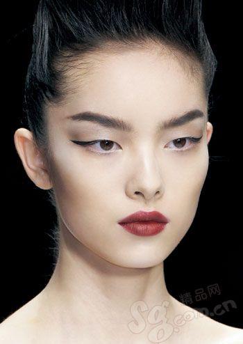 中华文化源源细流五千年,古往今来,对美的定义便是:柳叶眉, 丹凤眼