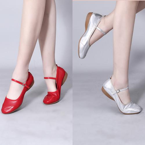 银色鞋子女平底