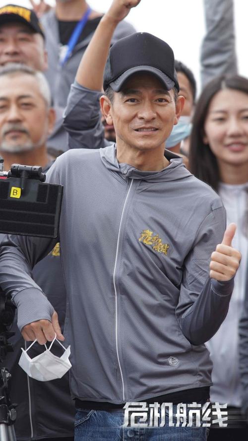 刘德华再战惊险动作戏坐镇监制把关影片品质影片开拍之际正值刘德华