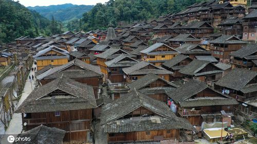 贵州从江占里侗寨,吊脚楼鳞次栉比美如画