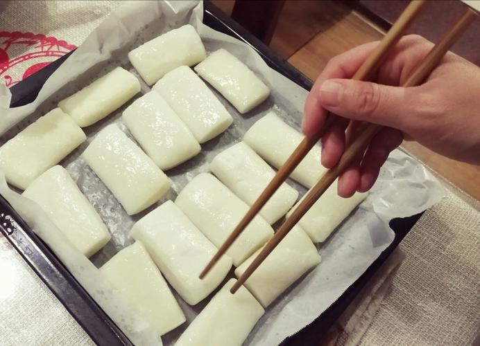 绍兴带来的年糕软软糯糯,用蚌埠方法烤成外皮焦脆的烤年糕,入嘴咬一口