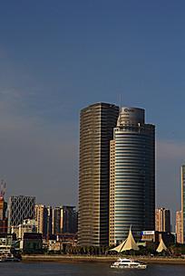 远处的厦门建设银行大厦