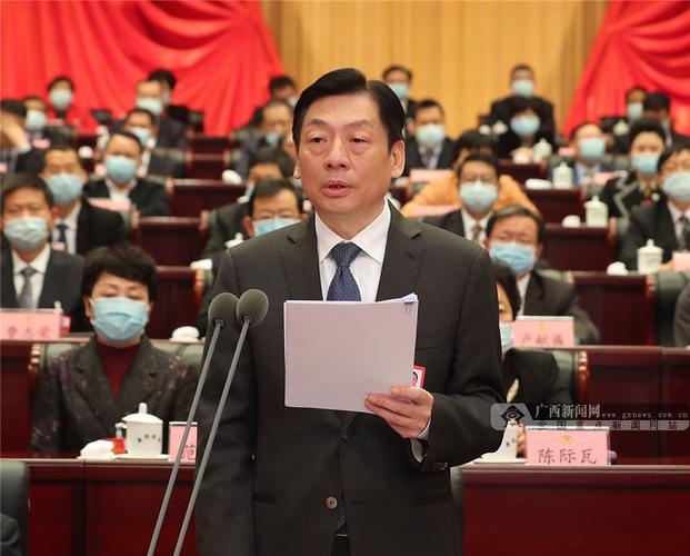 自治区政协十二届四次会议胜利闭幕