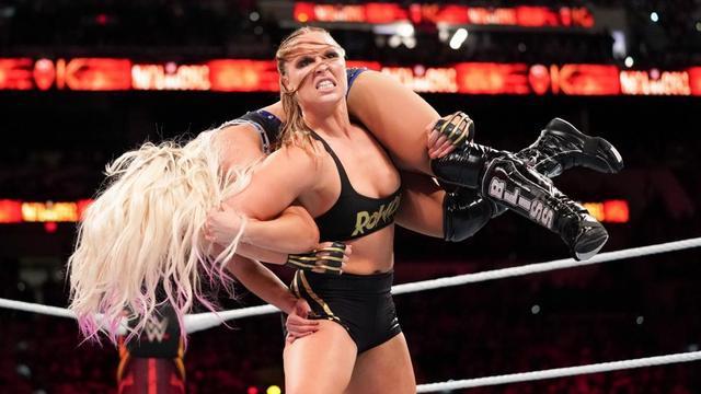 wwe隆达罗西复出在即这五位女星成为十字固女王最佳恩怨对手