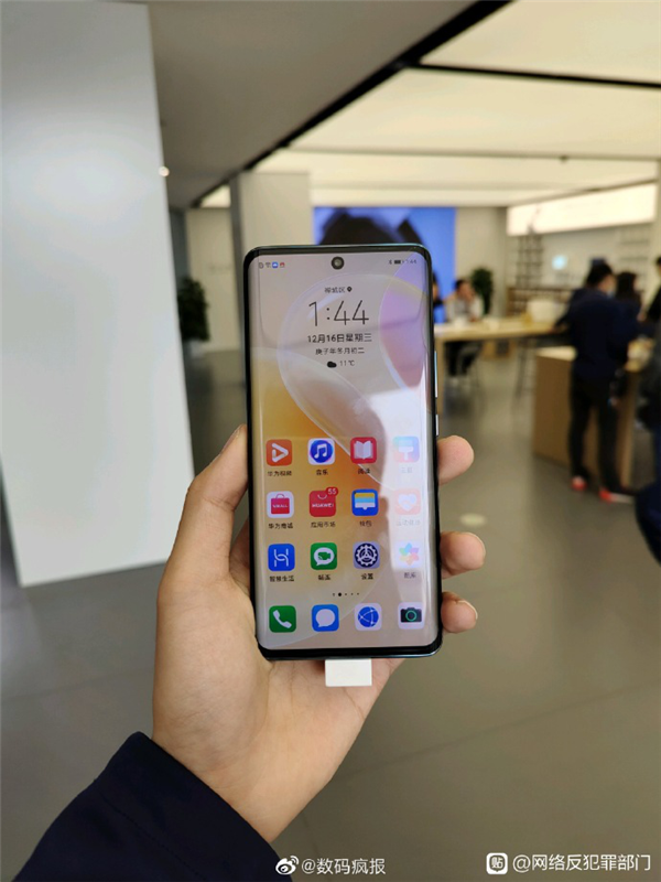 华为nova8真机曝光搭载麒麟985辅以66w快充