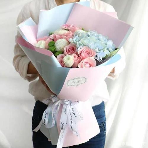 对女孩子表白送什么花合适男女之间表白送什么花呢