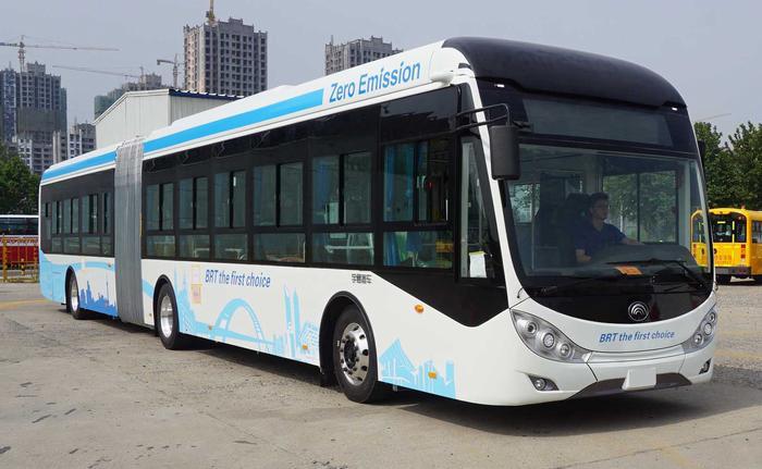 宇通18米10-49座纯电动铰接城市客车(zk6180bevg1)