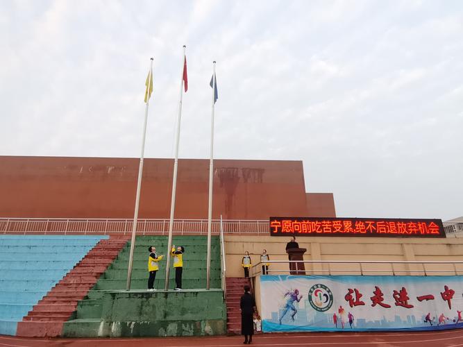 万年一中隆重举行 "我命由我不由天" 高考百日誓师大会