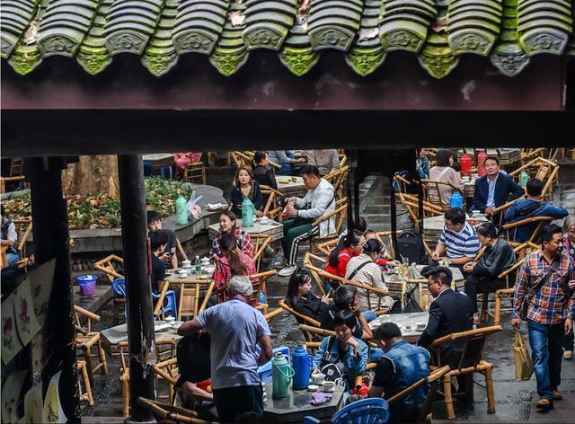 成都鹤鸣茶馆(吕甲/摄)