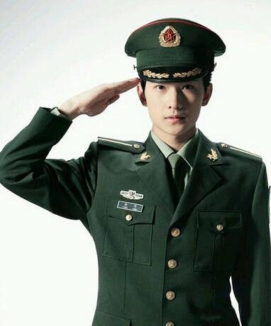 杨洋军人身份遭诋毁诽谤 发律师声明维权